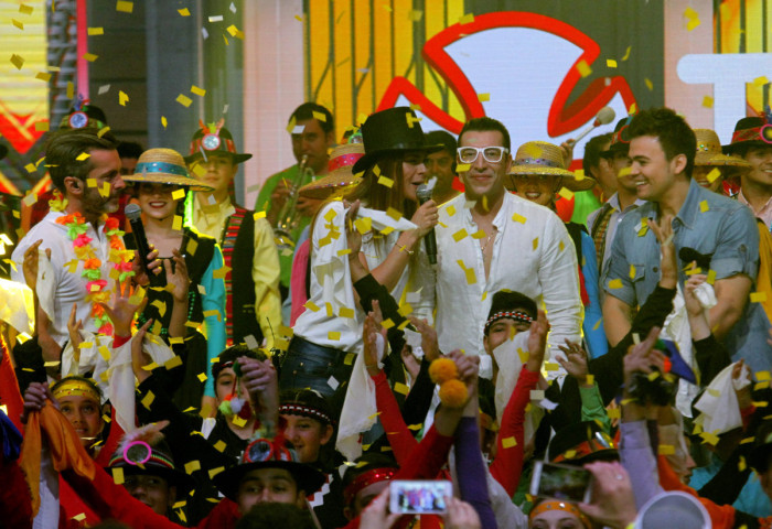 Nuevo look hipster de Leo Rey se robó la atención en la Teletón