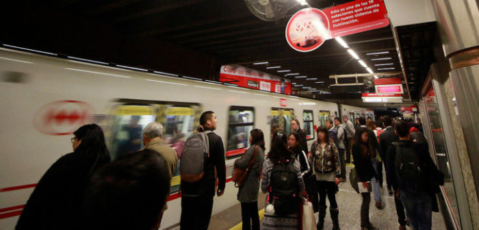 Universitaria denuncia que fue abusada y golpeada por un hombre en el Metro: nadie ayudó
