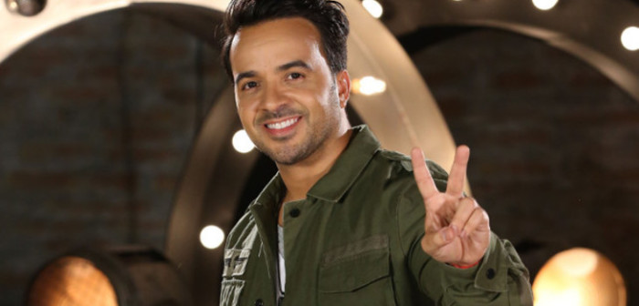 Luis Fonsi celebró la llegada de 2017 con esta 'polera-meme' (y sus fans enloquecieron)