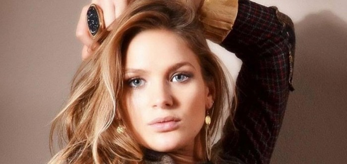 Acusan uso de retoque digital en portada revista Cosas protagonizada por Mayte Rodríguez