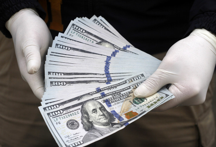 La insólita historia del hombre que dormía sobre 20 millones de dólares