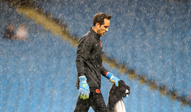 Pesada parodia ilustra el peor momento de Claudio Bravo en Inglaterra