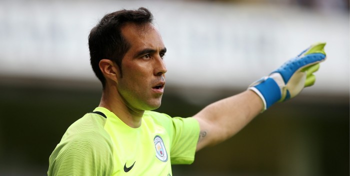 Manchester City, con Bravo de titular, fue goleado y comienza a despedirse de la Premier