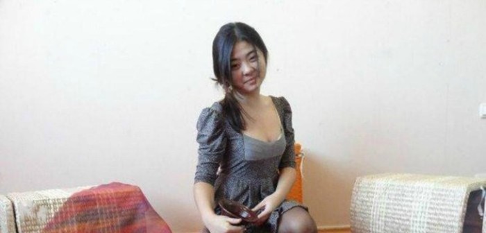 El misterio de la joven que aparece con 'tres piernas' en una foto se ha resuelto