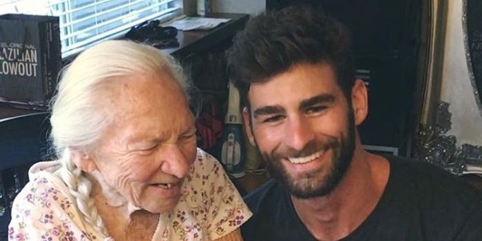 Hombre de 31 años cuida de su mejor amiga de 89 en sus últimos meses de vida