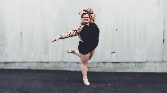 Lizzy Howell | Instagram