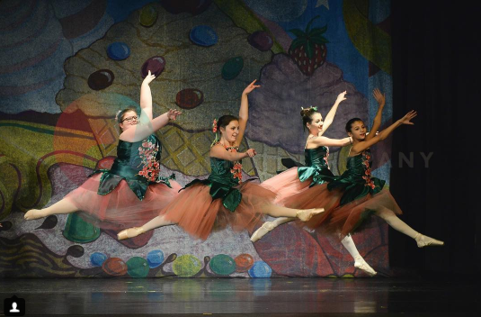 Lizzy Howell | Instagram