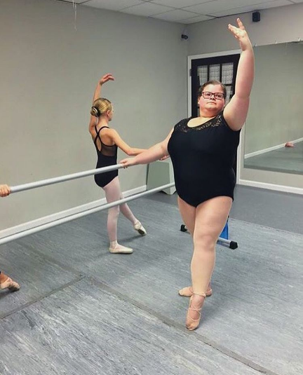 Lizzy Howell | Instagram