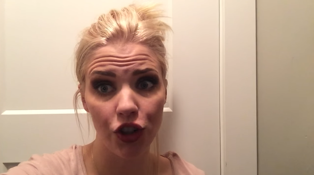 El divertido video de una youtuber que explica la maternidad en 34 segundos