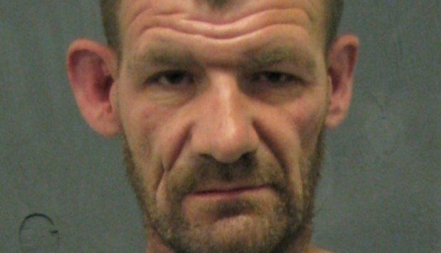 La insólita petición de un sujeto que se dislocó el hombro por golpear a su novia