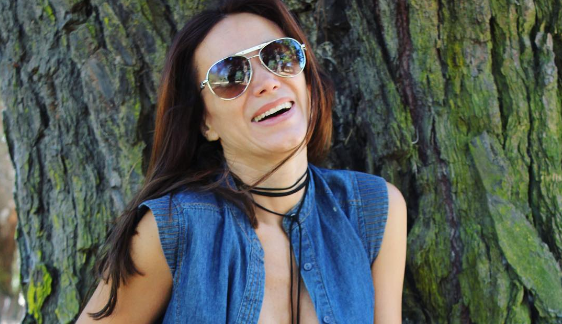 A sus 47 años Alejandra Fosalba luce su escultural figura en bikini