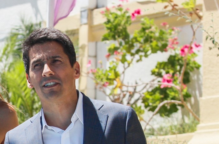 Así respondió Rafael Araneda a tuitero que lo acusó de entorpecer trabajo en Santa Olga