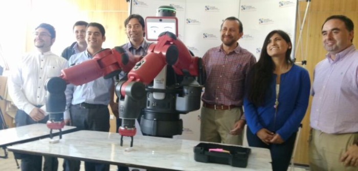 El simpático robot que llegó a la UdeC para enseñar a sus alumnos tecnología del futuro