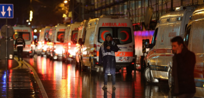 Matanza en discoteca de Estambul deja al menos 39 muertos: Agresor vestía como Santa Claus