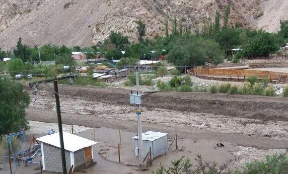 Río Chollay se desborda y deja 360 personas aisladas en Provincia del Huasco