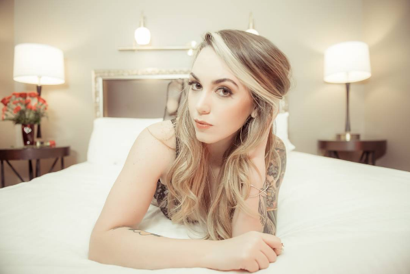 Mujer dejó de beber alcohol y bajó 74 kilos: hoy está feliz por su increíble cambio