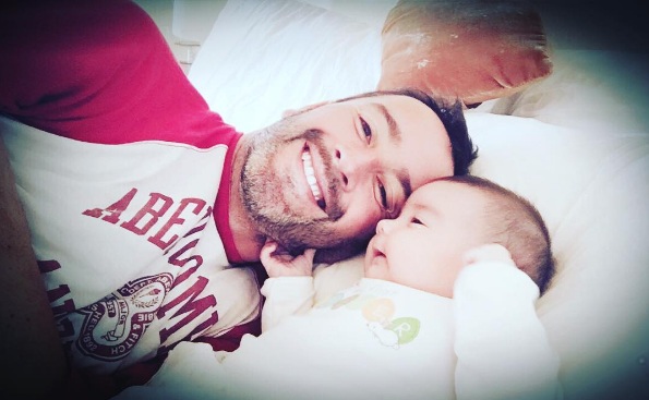 Eduardo Fuentes mostró su increíble cambio físico tras convertirse en padre