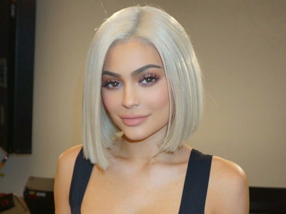 Kylie Jenner causa polémica en redes por 'revivir' cuestionada moda