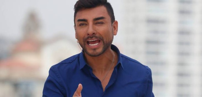 El potente y emotivo paso de Andrés Caniulef y su novio por la Gala de Viña 2017