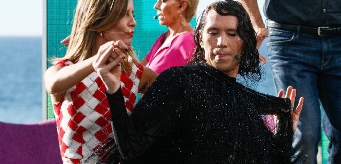 La genial respuesta de Di Mondo luego que cámaras 'lo pillaran' durmiendo en Viña 2017