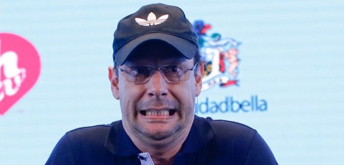 Viñuela se convirtió en el blanco de las bromas en Twitter durante show de Mono Sánchez