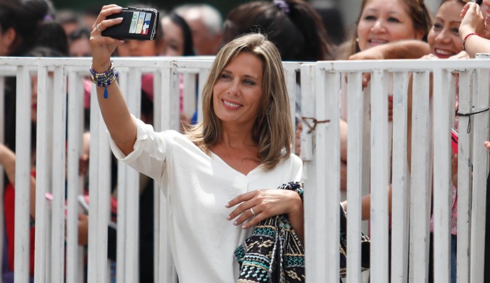 Rocío Marengo fue blanco de críticas por su look al estilo de Olivia Newton-John