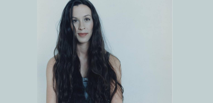 Roban 2 millones de dólares en joyas a cantante Alanis Morissette