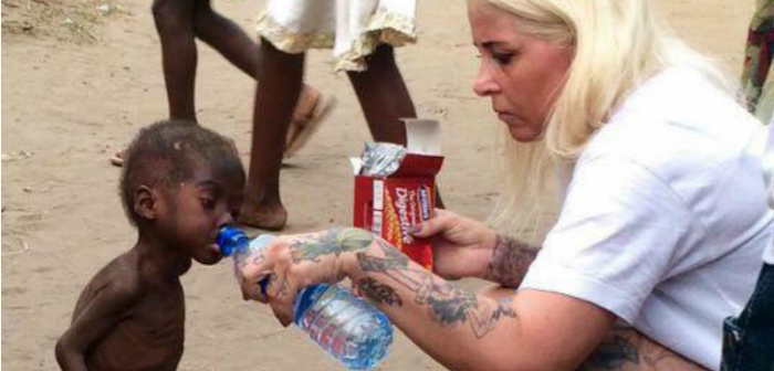 El conmovedor antes y después de niño nigeriano a un año de haber sido rescatado