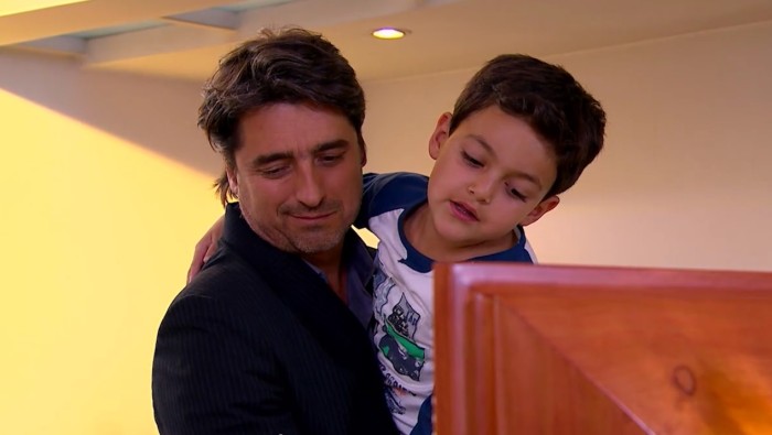 La tierna duda de 'Yoni' en velorio de su abuela que emocionó a seguidores de Sres. Papis