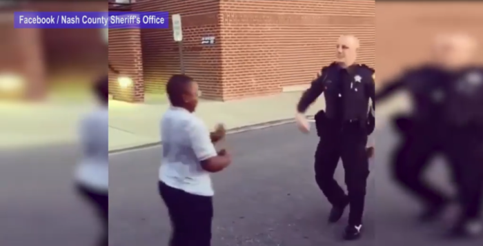 Viral: Un joven y un comisario de policía se ganan internet con genial desafío de baile