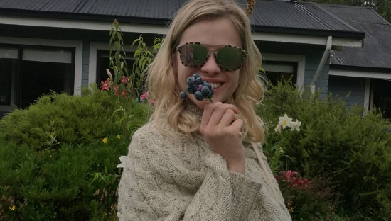 Con destapada imagen Eliana Albasetti defiende su derecho a ser una mamá sexy