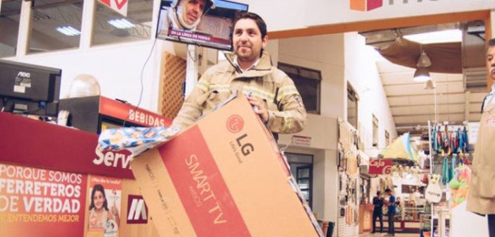 Ferretería de San Javier premia a bombero trabajador que combatió incendios en Santa Olga