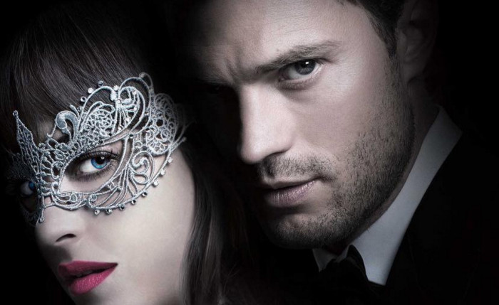 Protagonista de '50 Sombras de Grey' presenta su radical cambio de look en avant premier