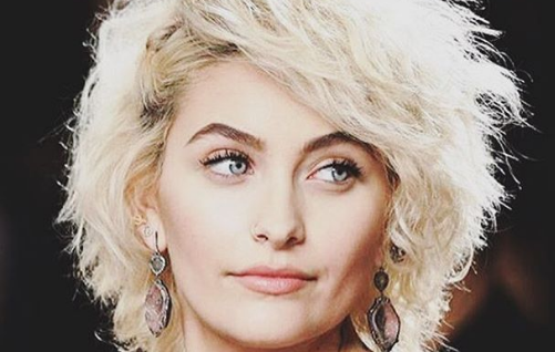 Hija de Michael Jackson subió al escenario de los Grammy sin zapatos