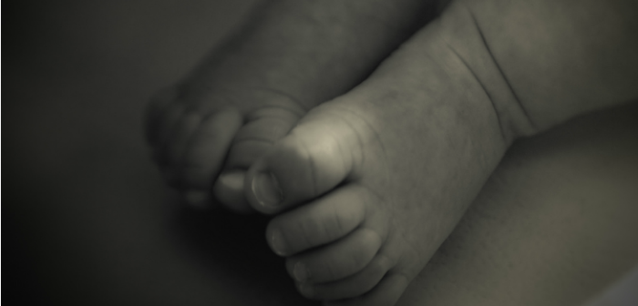 Desgarradoras imágenes de mujer que pasó 16 días con el cadáver de su hija recién nacida