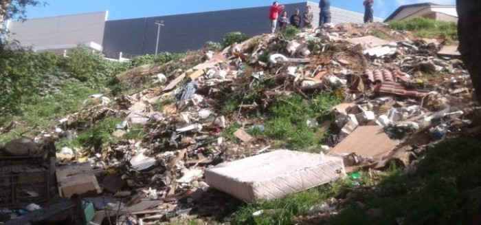 Encuentran a hombre maniatado al interior de basural en Los Ángeles: indagan secuestro