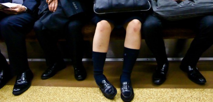 Insólita razón de un colegio para expulsar a una de sus alumnas: su madre quedó anonadada