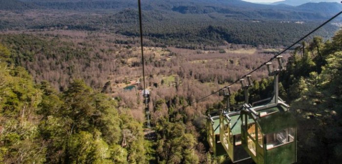 40 turistas quedan varados a cientos de metros de altura en teleférico de  Huilo Huilo