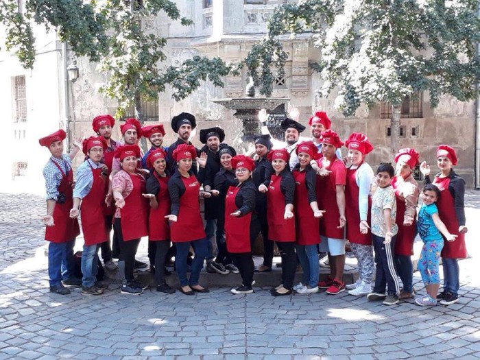 Joven que ganaba millones vendiendo sándwiches en Santiago centro perdió todo: partes lo liquidaron