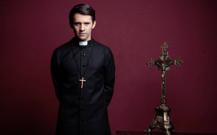 Perdona Nuestros Pecados: Fans comparten llamativas teorías en torno al padre 'Reynaldo'