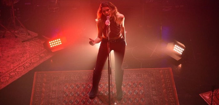 Ex Miss Chile se roba las miradas con significativo desnudo en revista Viernes