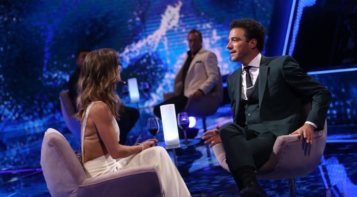 Los divertidos memes que dejó el look de Julián Elfenbein en debut de 'Vértigo'