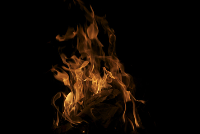 Queman vivo en Bolivia a adolescente acusado de asesinar y violar a niña de 7 años