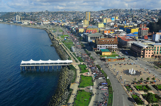 Mujer flotando en el mar obliga a desplegar un operativo en la Costanera de Puerto Montt