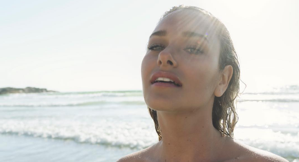 Daniela Nicolás enamora a fanáticos con bella sesión fotográfica al desnudo