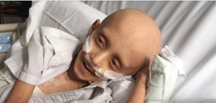 Desgarradora petición de niño con cáncer antes de morir: quiere enterrarse junto a su mamá