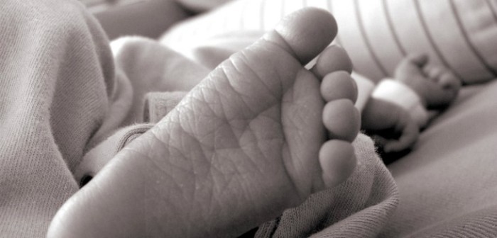 Niño conmueve al mundo con impactante historia: tiene un gran hoyo en su cabeza que crece