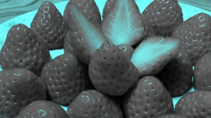 ¿De qué color ves estas frutillas? 'Rojas' NO es la respuesta