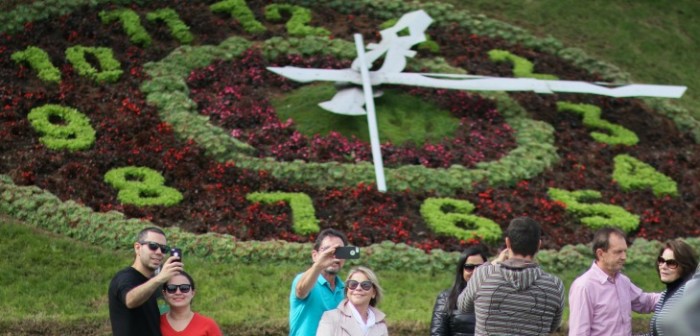 Mujer realizó costoso daño al reloj de flores de Viña del Mar: intentó cambiar la hora