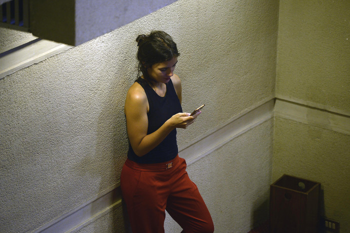 La certera respuesta de Camila Vallejo a desubicado anuncio de preservativos